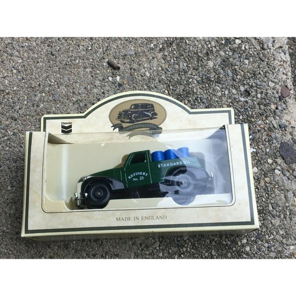 Chevron Die Cast Standard Oil Refinery No. 21 Green Truck, Lledo 1939 Pickup - Picture 1 of 6